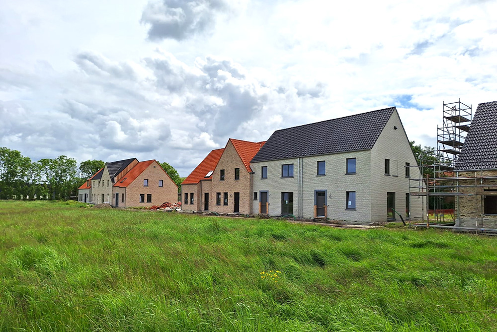 Bostoen landelijke nieuwbouwwoningen in Ramskapelle Hof Teghelrie werf voorgevel